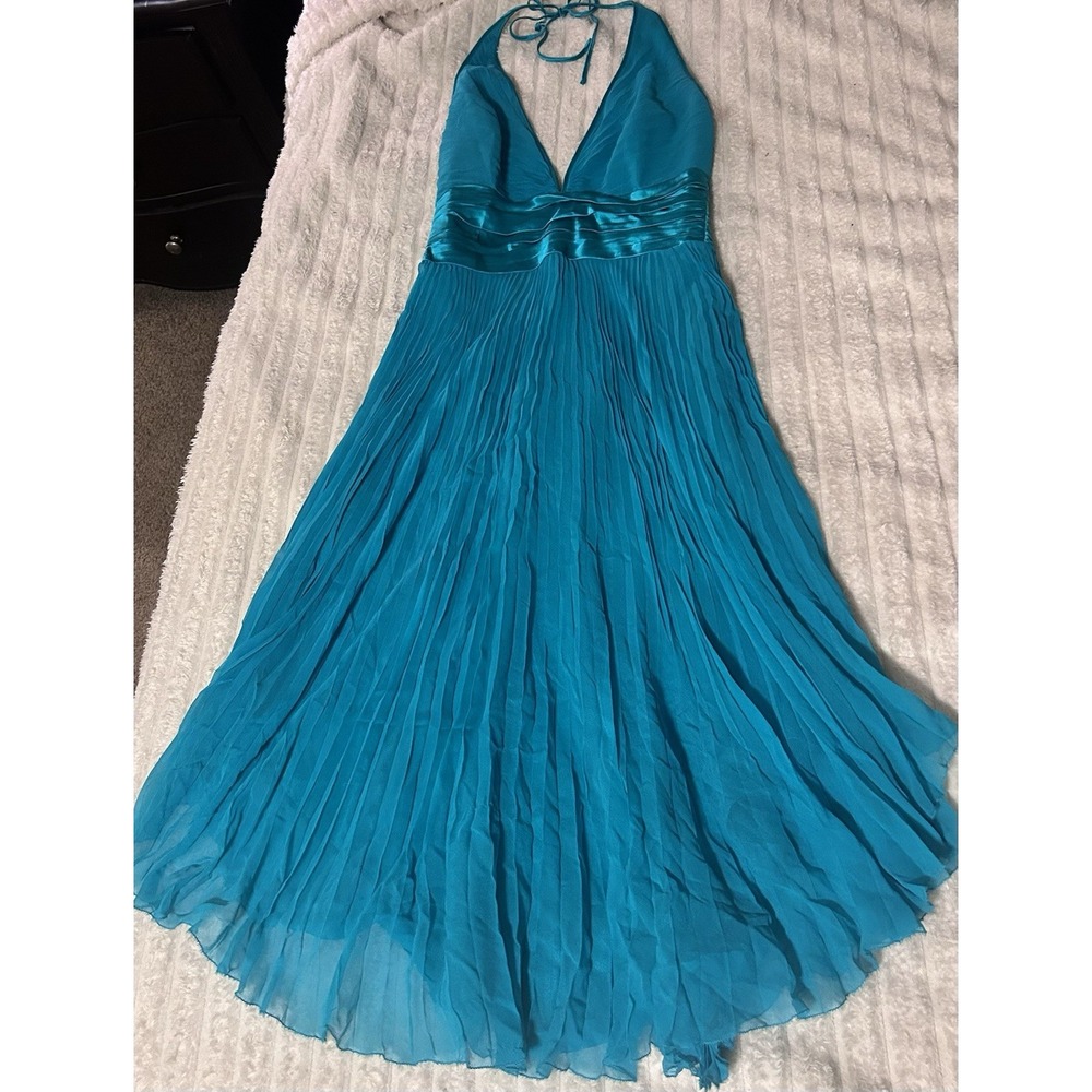 Laundry by Shelli Segal Green Silk Halter Dress Size 6 Calf Length Ruched Formal